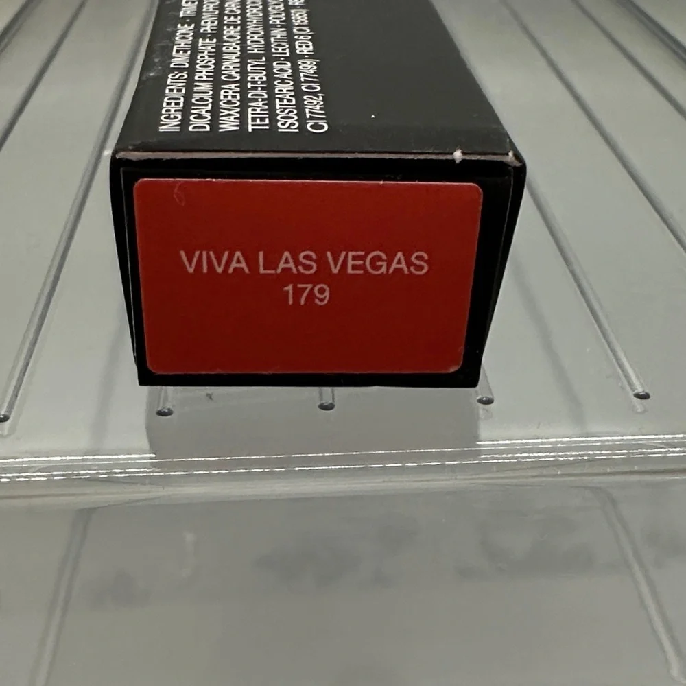 NARS Powermatte Lip Pencil in Viva Las Vegas.